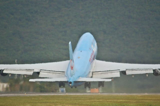 Boeing 747-400 (F-HLOV)