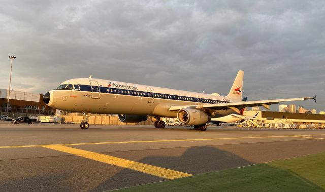 Airbus A321 (N579UW) - Allegheny Vistajet