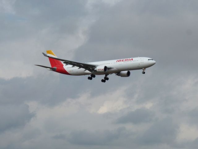 Airbus A330-300 (EC-LZJ)