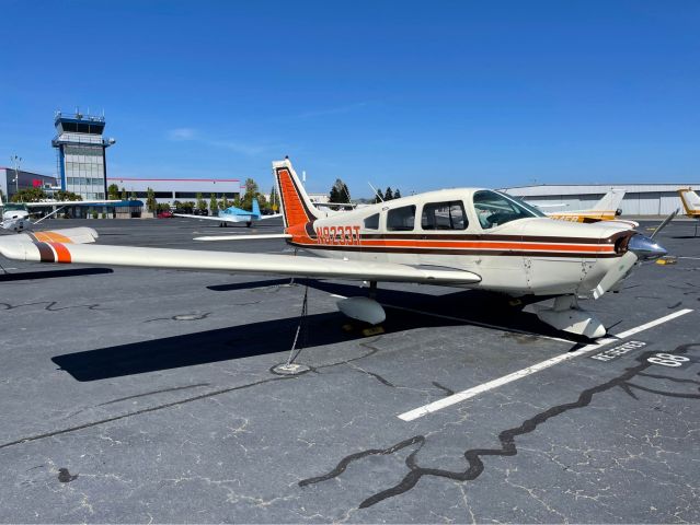 Piper Cherokee (N8233T)