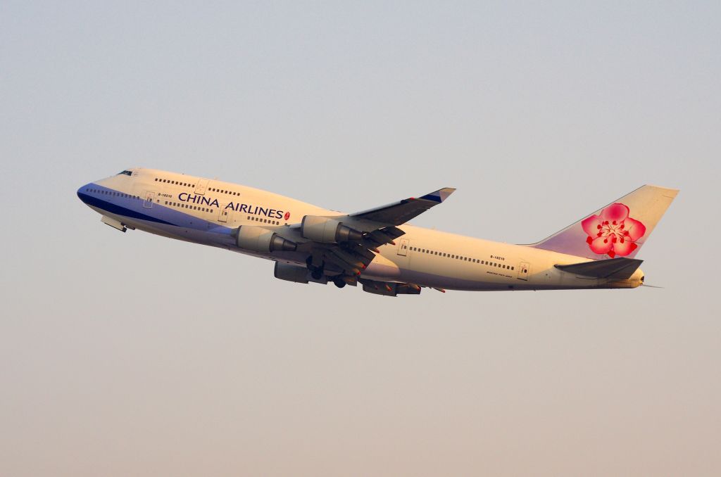Boeing 747-400 (B-18210)