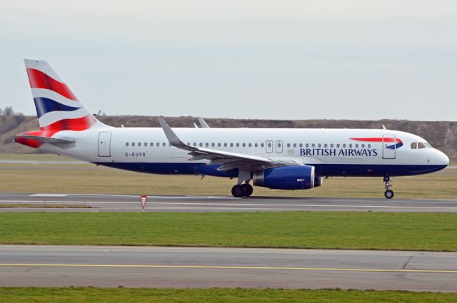 Airbus A320 (G-EUYR) - RWY22R