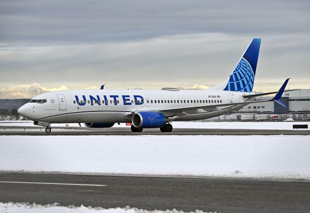 Boeing 737-800 (N73251)