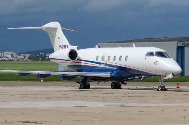 Bombardier Challenger 300 (N529FX)