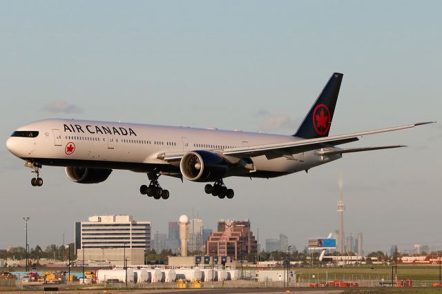 BOEING 777-300ER (C-FITL) - Landing at dusk with the CN Tower in the distance