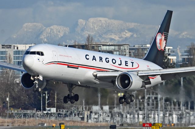 BOEING 767-300 (C-FDIJ)