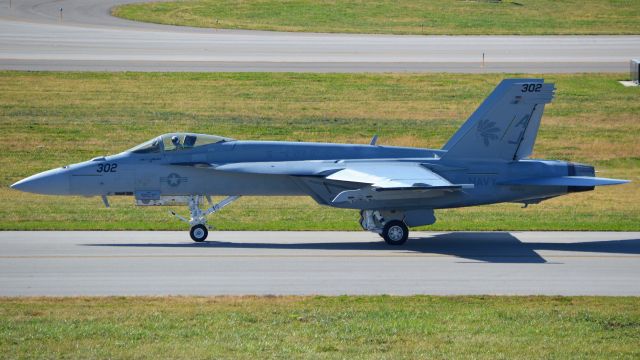 McDonnell Douglas FA-18 Hornet (16-8912) - F/A-18E taxiing out at CMH. First time that I know of that Super Hornets have visited my airport. Part of a flight of 4