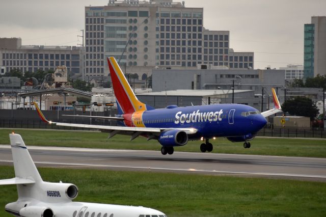 Boeing 737-700 (N7820L)