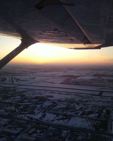 Cessna Skyhawk (N815KS) - After recent snow, circling Salina.