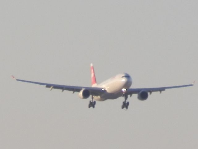 Airbus A330-300 (HB-JHJ)