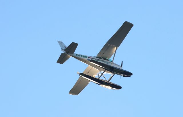 Cessna Skyhawk (C-FPRR) - C-FPRR Cessna Skyhawk 172E  Québec Hydravion Survolant la ville de Lavaltrie le 11-09-2023 à 17:58