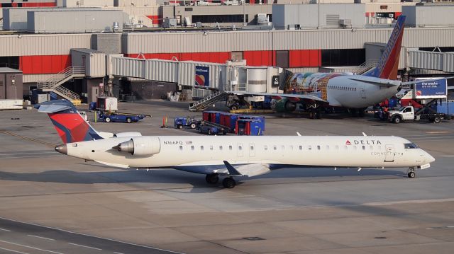 Canadair Regional Jet CRJ-900 (N166PQ)