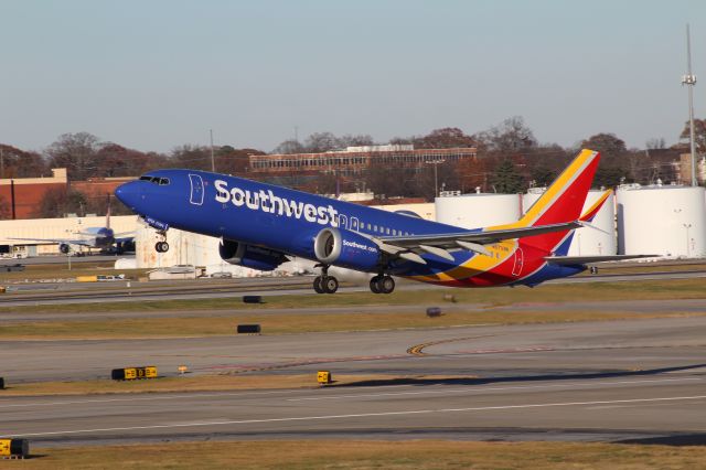 Boeing 737 MAX 8 (N8733M)