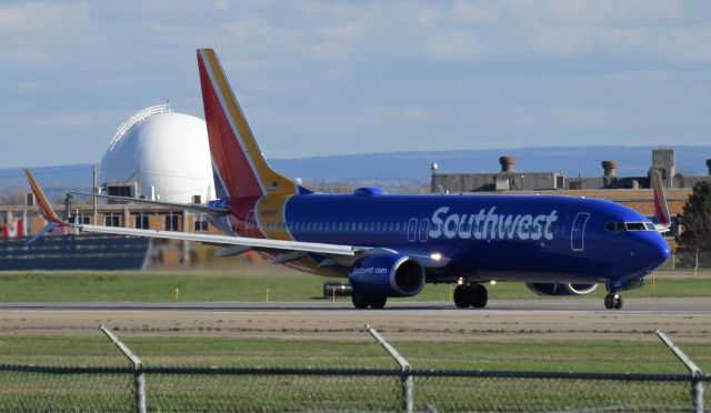 Boeing 737-800 (N8603F) - Southwest 737-800 departing runway 32