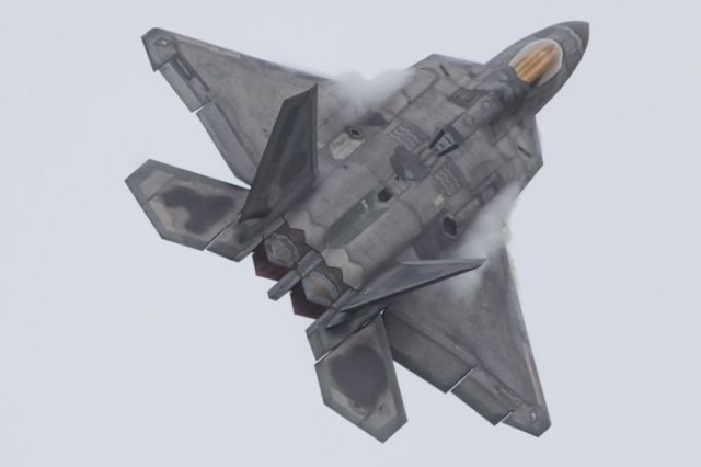 Lockheed F-22 Raptor —