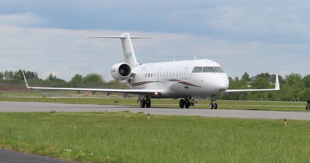 Canadair Regional Jet CRJ-200 (N60GH) - Stewart-Haas Racings Bombardier CL-600-2B19 CRJ-200ER taxiing to the ramp after arriving at Concord Regional Airport, NC - April 26, 2018. 