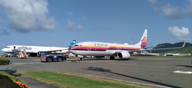 Boeing 737-800 (N917NN)