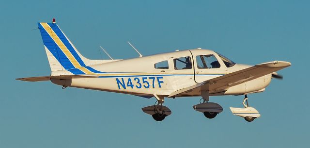 Piper Cherokee (N4357F) - N4357F Piper PA-28-151 Cherokee Warrior s/n 28-7715024 - North Las Vegas Airport  KVGT, VGTbr /Photo: Tomás Del Corobr /November 4, 2021