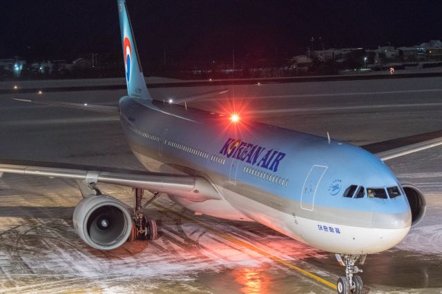 Airbus A330-300 (HL7551) - 大韓航空 - Korean Air [KE/KAL] / Airbus A330-322br /Jan.11.2016 Hakodate Airport [HKD/RJCH] JAPAN