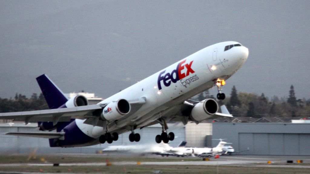 Boeing MD-11 (N597FE) - Off the ground (30R) to KMEM