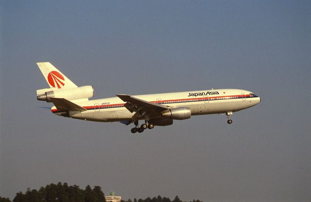 McDonnell Douglas DC-10 (JA8531) - Short Final at Narita Intl Airport Rwy16 on 1988/11/13