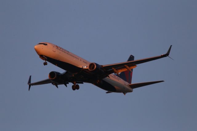 Boeing 737-900 (N878DN)