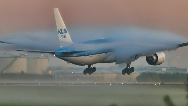 Boeing 777-200 (PH-BVB)