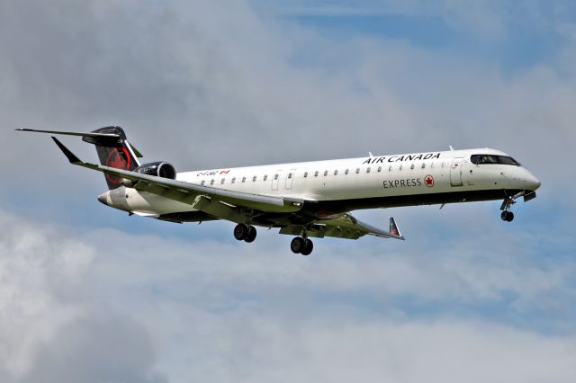 Canadair Regional Jet CRJ-900 (C-FJGZ)