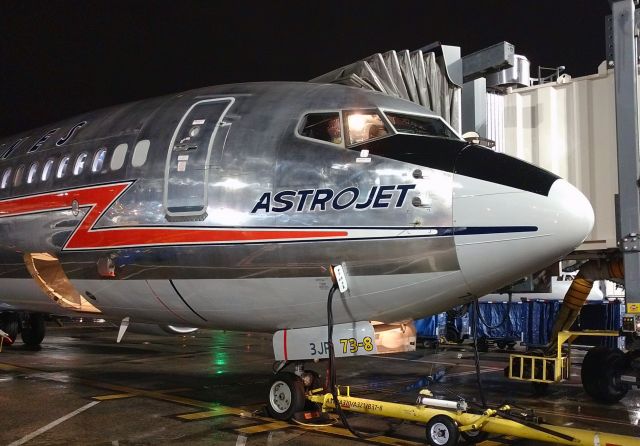 Boeing 737-800 (N905NN) - Astrojet getting ready for the flight to KRICbr /br /11/30/18