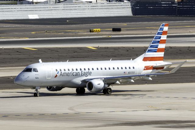 Embraer 175 (N517SY)