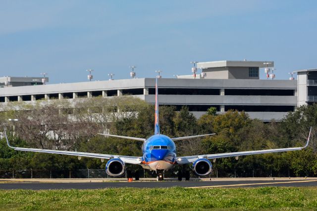 Boeing 737-800 (N817SY) - 0131/2015. Waiting for the active. Outbound to KMSP.