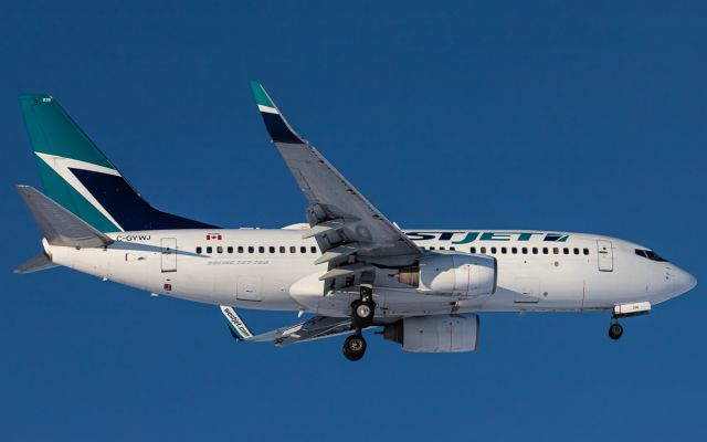 Boeing 737-700 (C-GYWJ)