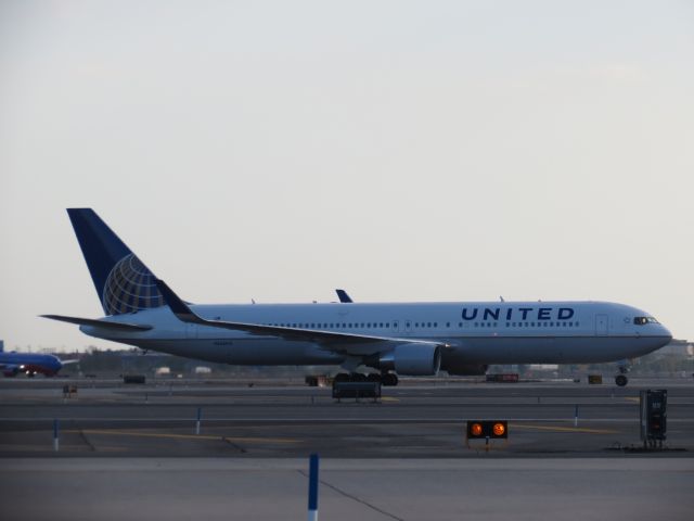 BOEING 767-300 (N666UA) - United Airlines Flight 905 Taxis to it's gate after arriving on Runway 4R from Istanbul.