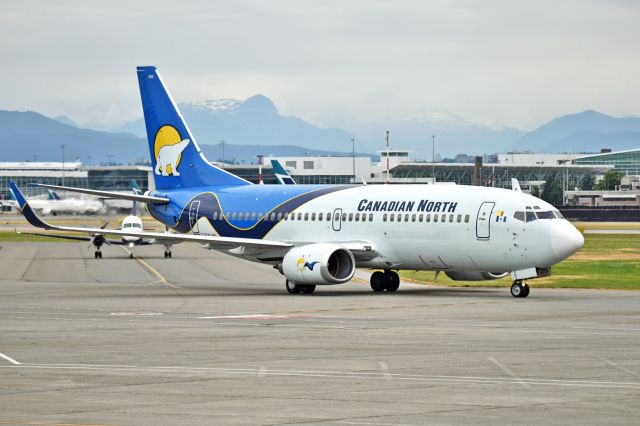 BOEING 737-300 (C-GCNU)