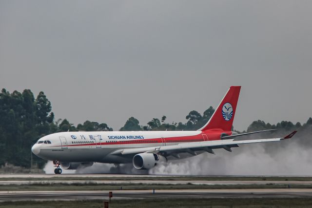 Airbus A330-200 (B-6517) - A330-243(B-6517) Landing