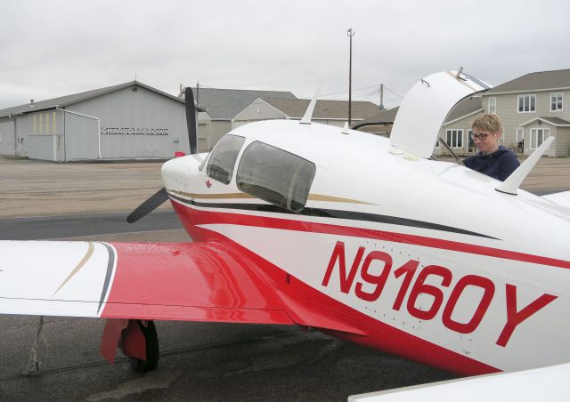 Mooney M-20 (N9160Y) - 11 September 2015.