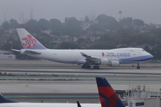 Boeing 747-400 (B-18706)