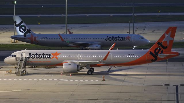 Airbus A321 (VH-OYF)