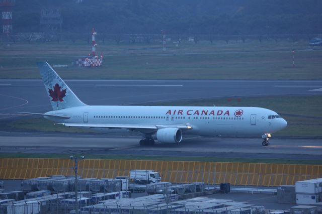 BOEING 767-300 (C-FCAG)