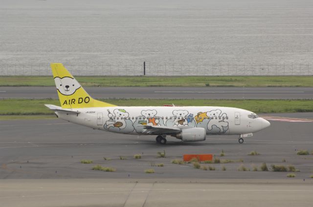 Boeing 737-500 (JA305K) - Taxing at HND Airport on 2011/09/11 Special Bear Do c/s