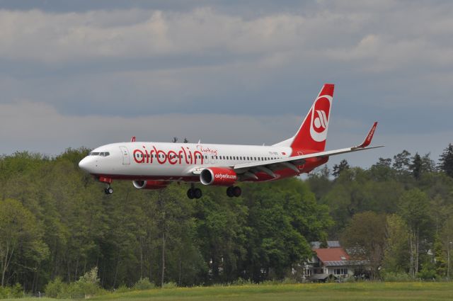 Boeing 737-700 (TC-IZC)