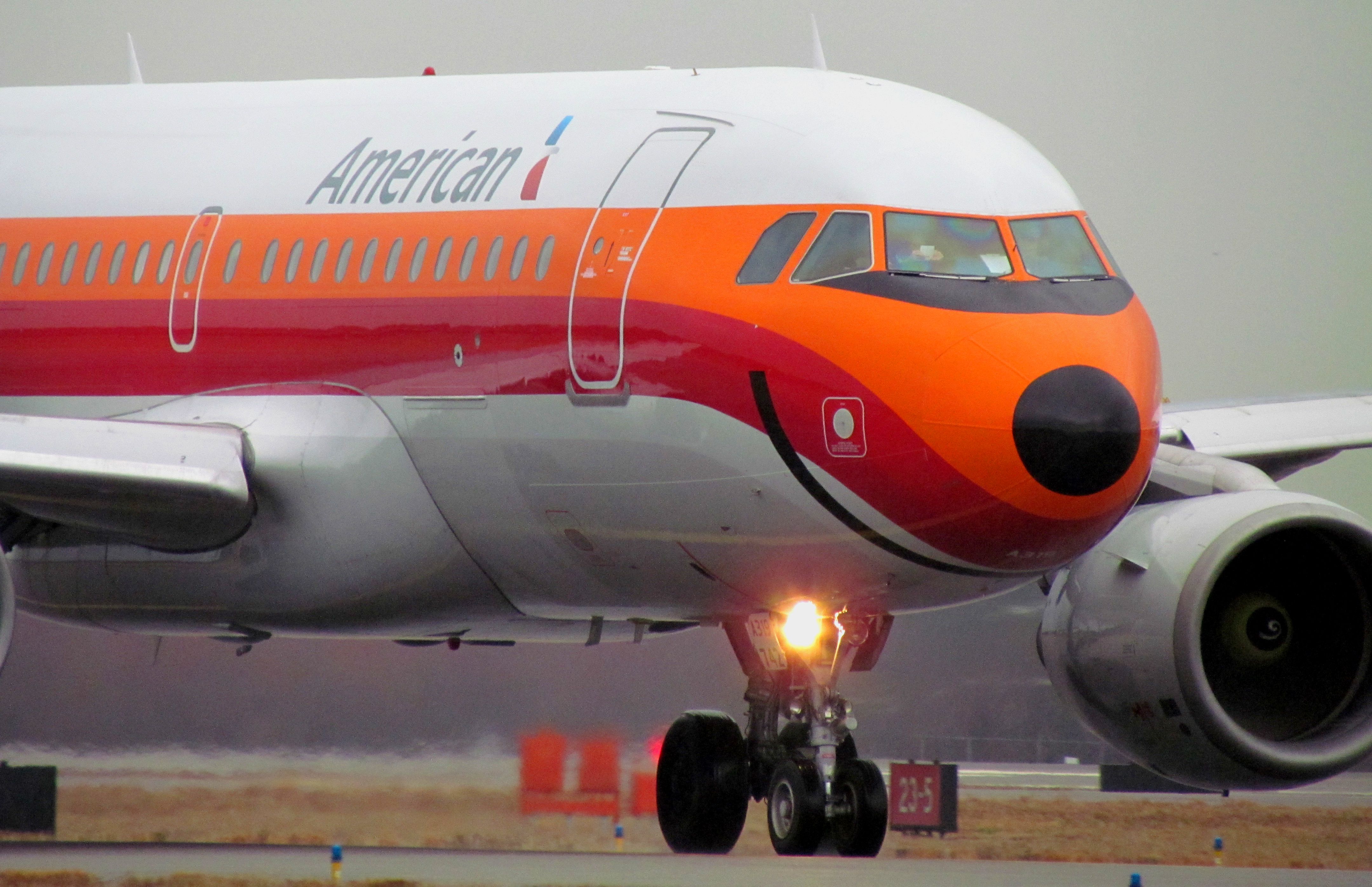 Airbus A319 (N742PS)