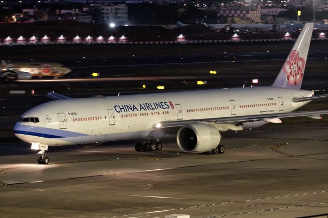 BOEING 777-300ER (B-18006) - 4th January, 2025: Flight CI 012 taxiing for departure to John F Kennedy Airport in New York City. 