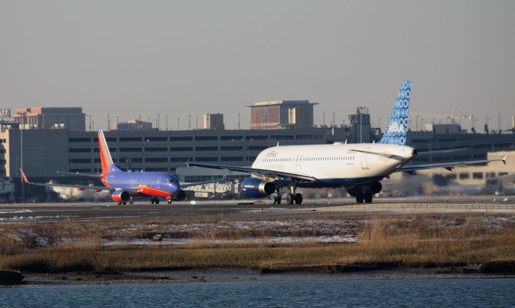 Airbus A320 (N655JB) - Jet Blue and Southwest Face to Face