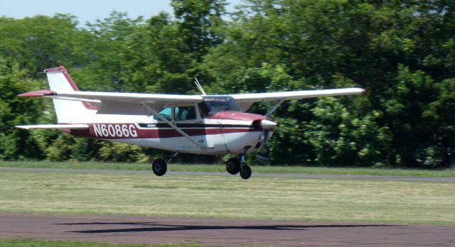 Cessna Skyhawk (N6086G) - Shown here is a 1979 Cessna 172N Skyhawk II from the Spring of 2022.