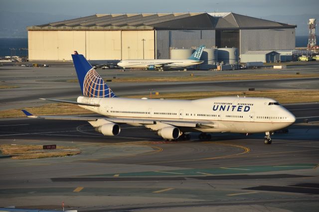 Boeing 747-200 (N175UA) - Wish these queens were still around.