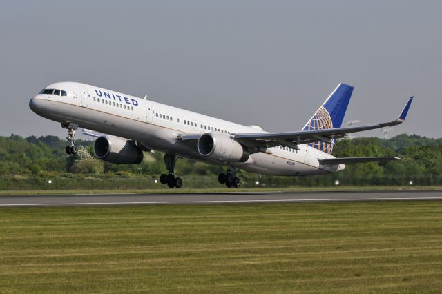 Boeing 757-200 (N12114) - UAL80 on the way back to EWR.  N12114 has visited MAN many times over the years, first with Continental and now with United.