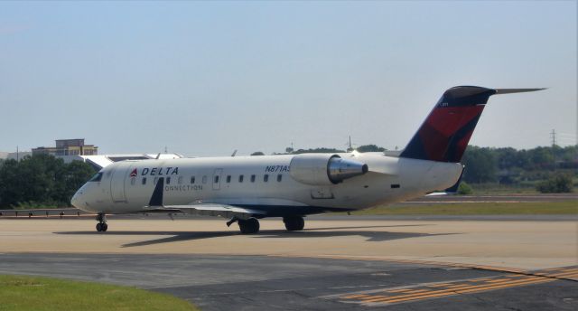 Canadair Regional Jet CRJ-200 (N871AS)