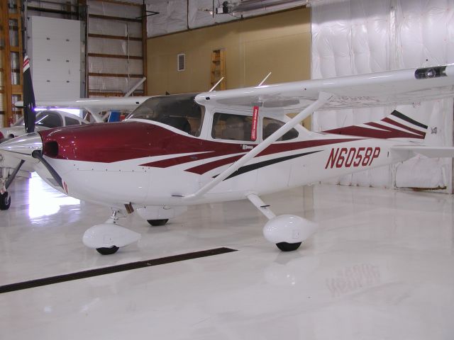 Cessna Skylane (N6058P)