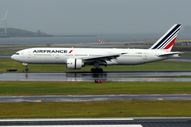 Boeing 777-200 (F-GSPD) - AFR 334 arriving from Paris on 4R